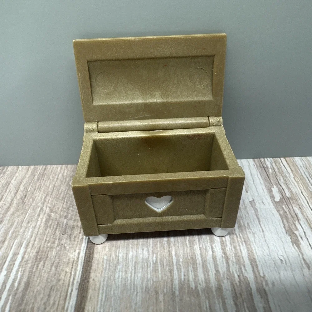 Vintage Sylvanian Families (Calico Critters) Trunk 